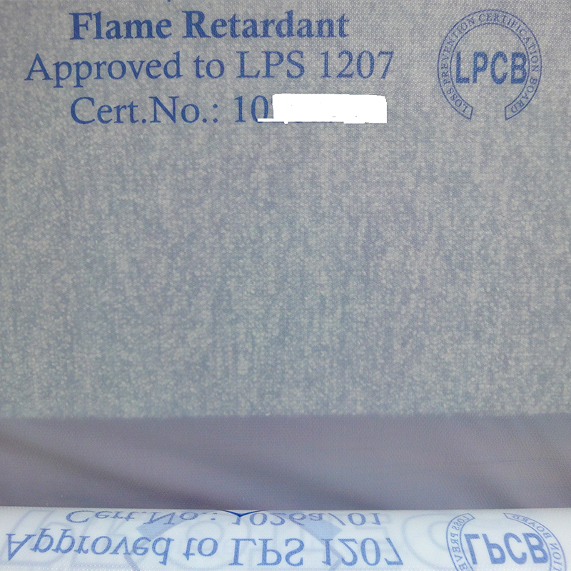 Scannán cosanta lasair-retardant